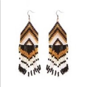 Exito Black Earrings